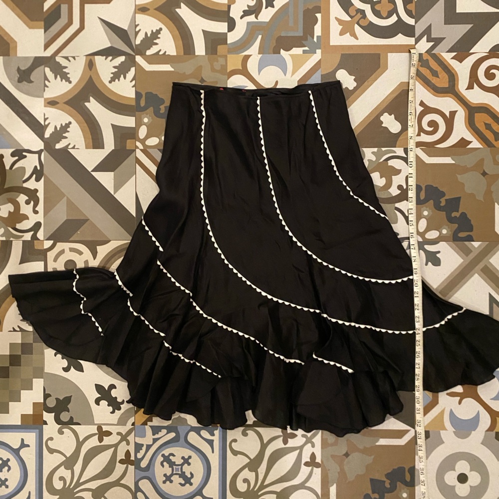 Ladies SUNNY LEIGH Blk/Wht Spaniard Style Ruffled Skirt